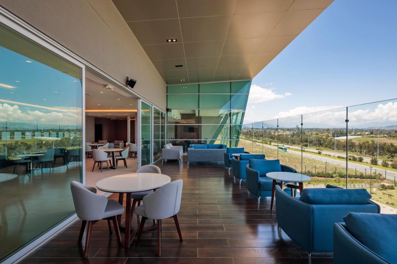 ฮอลิเดย์ อินน์ กีโต แอร์พอร์ต ตาบาเบลา ภายนอก รูปภาพ The VIP lounge at the airport.