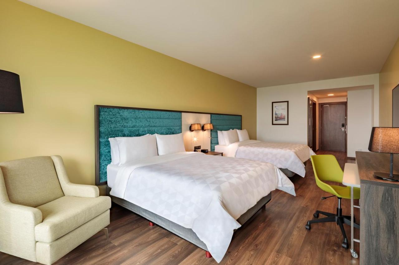 ฮอลิเดย์ อินน์ กีโต แอร์พอร์ต ตาบาเบลา ภายนอก รูปภาพ A typical room at the hotel
