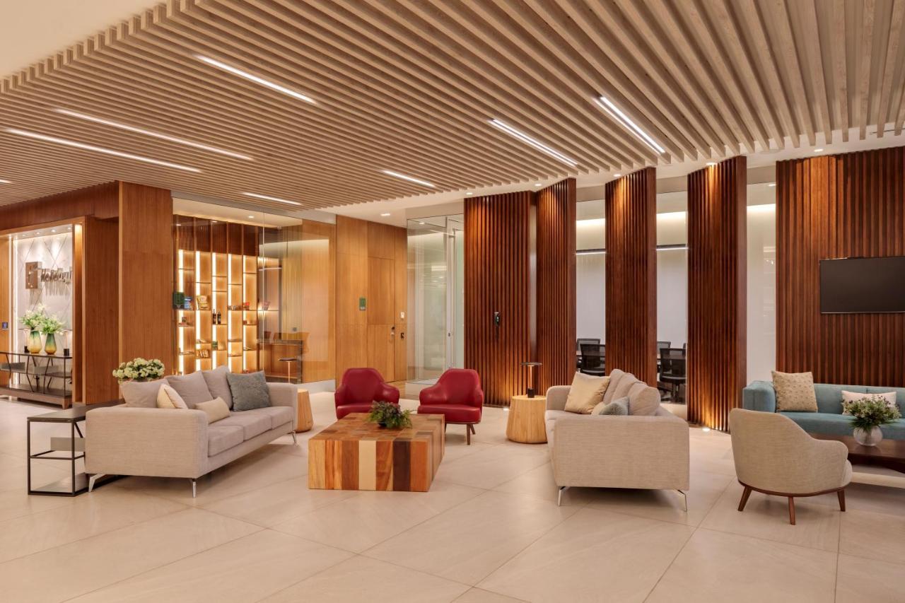 ฮอลิเดย์ อินน์ กีโต แอร์พอร์ต ตาบาเบลา ภายนอก รูปภาพ The lobby of the hotel