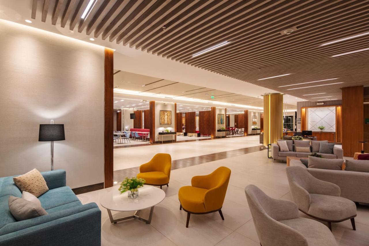 ฮอลิเดย์ อินน์ กีโต แอร์พอร์ต ตาบาเบลา ภายนอก รูปภาพ The lobby of the hotel