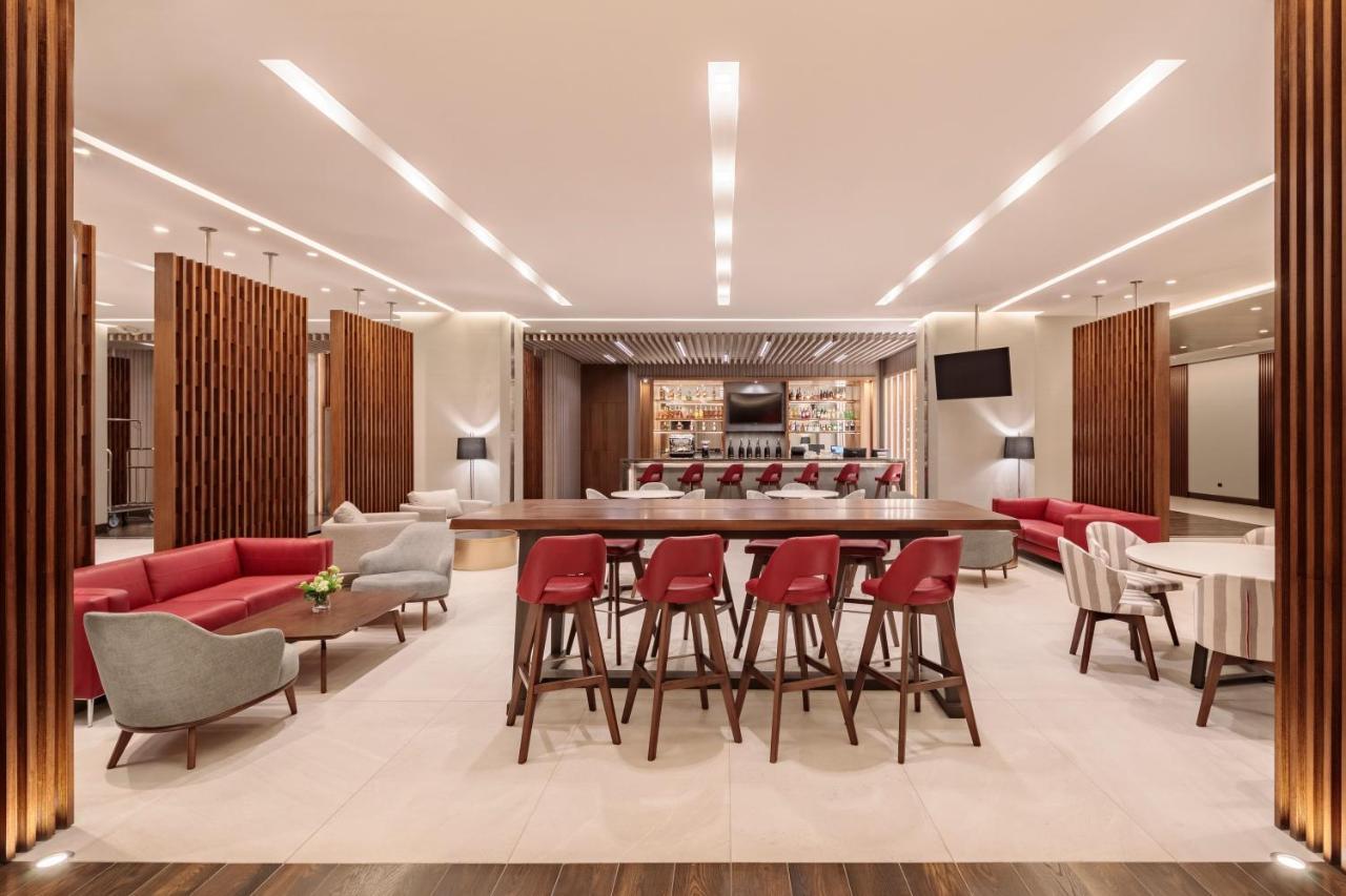 ฮอลิเดย์ อินน์ กีโต แอร์พอร์ต ตาบาเบลา ภายนอก รูปภาพ The lounge at the airport