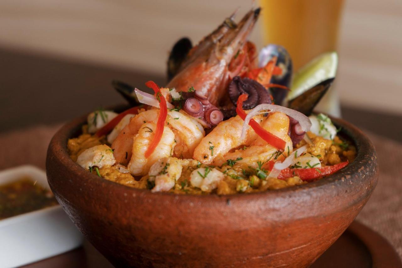 ฮอลิเดย์ อินน์ กีโต แอร์พอร์ต ตาบาเบลา ภายนอก รูปภาพ Seafood paella